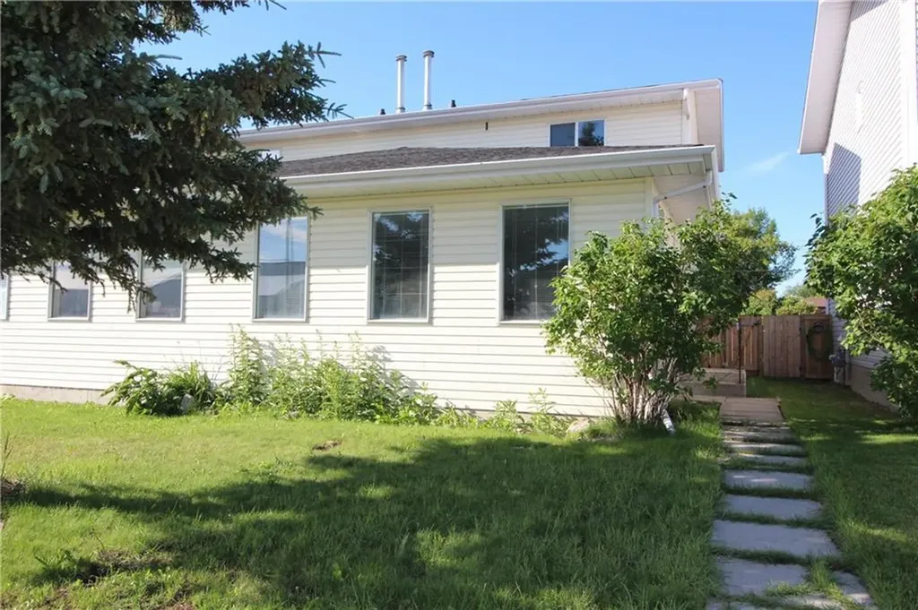 1019 Smith Avenue Crossfield AB T0M 0S0