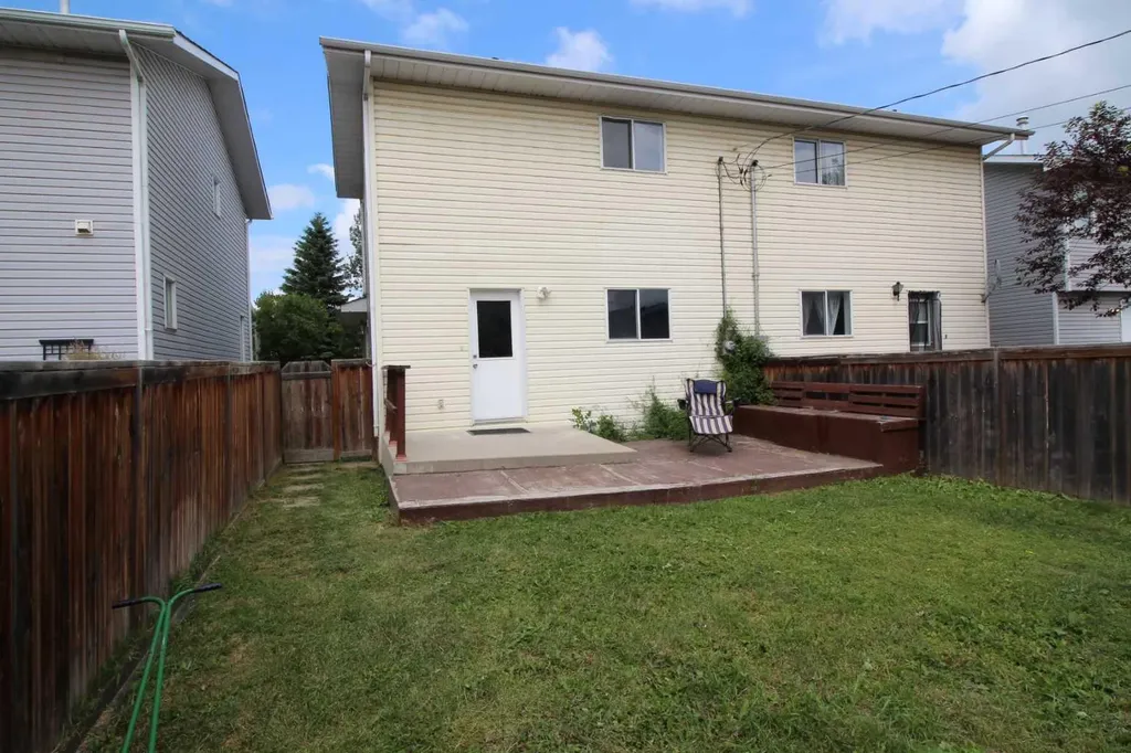 1019 Smith Avenue Crossfield AB T0M 0S0