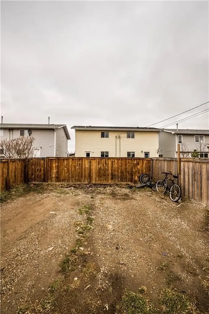 1019 Smith Avenue Crossfield AB T0M 0S0