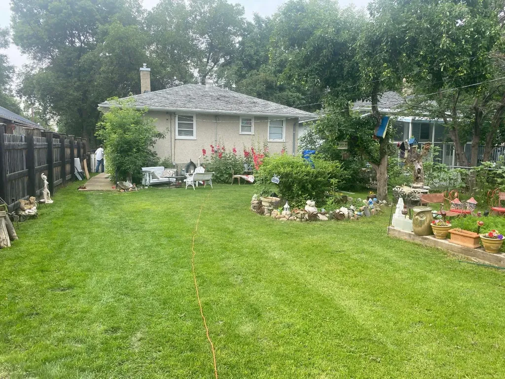5211 49 Street Camrose AB T4V 1N8