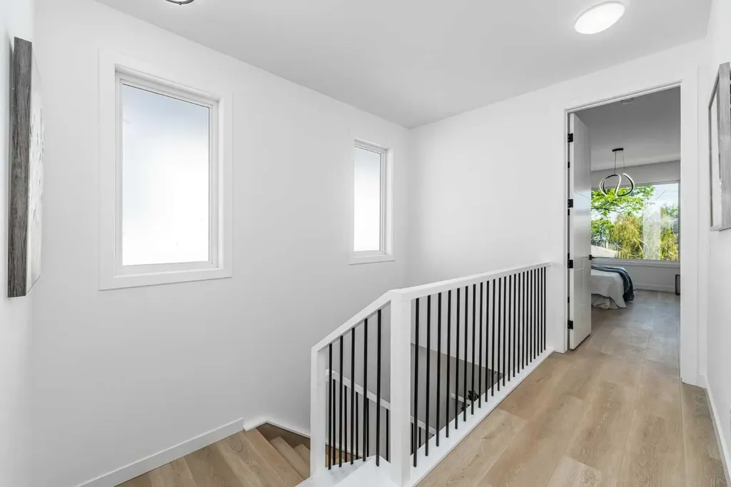 421 Hendon Drive NW Calgary AB T2K 2A1