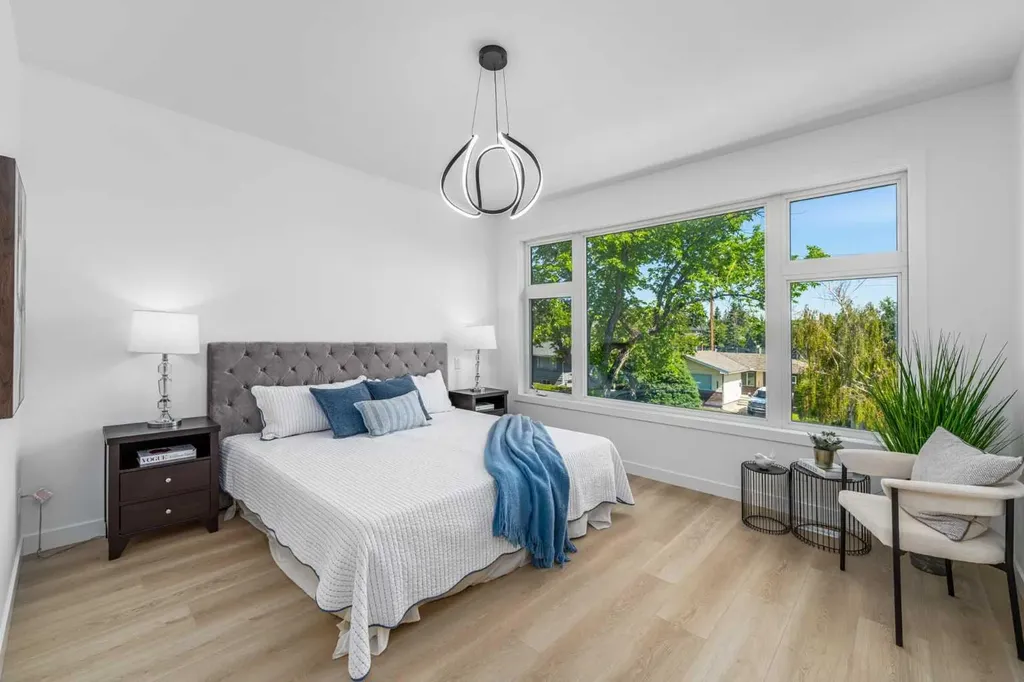 421 Hendon Drive NW Calgary AB T2K 2A1