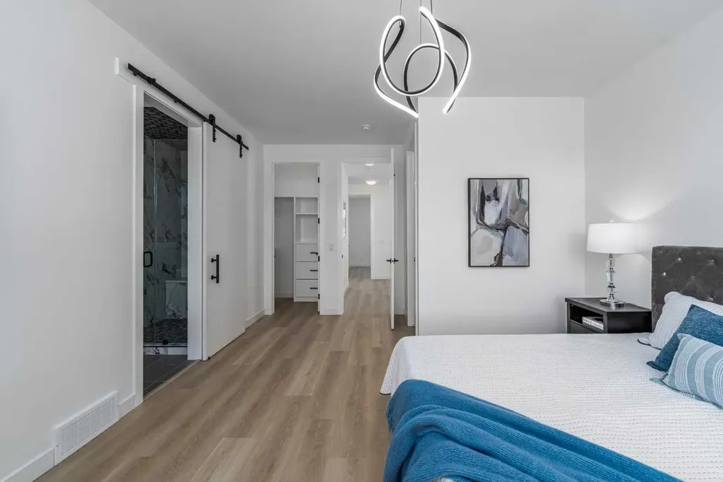 421 Hendon Drive NW Calgary AB T2K 2A1
