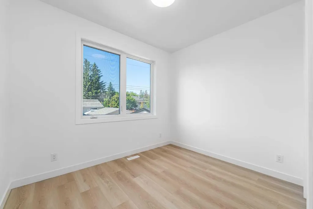421 Hendon Drive NW Calgary AB T2K 2A1