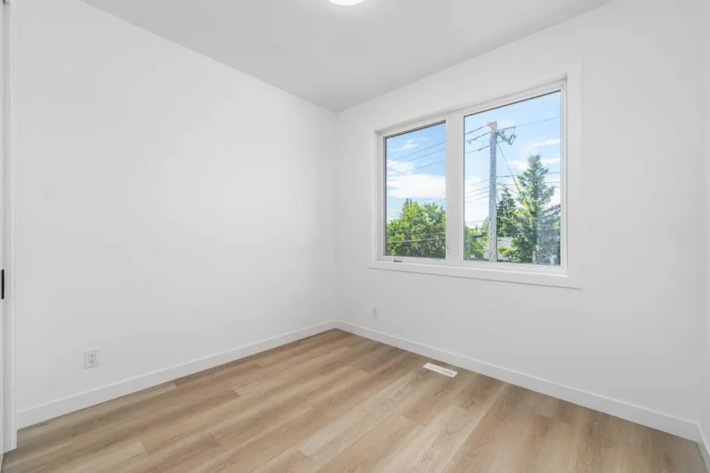 421 Hendon Drive NW Calgary AB T2K 2A1