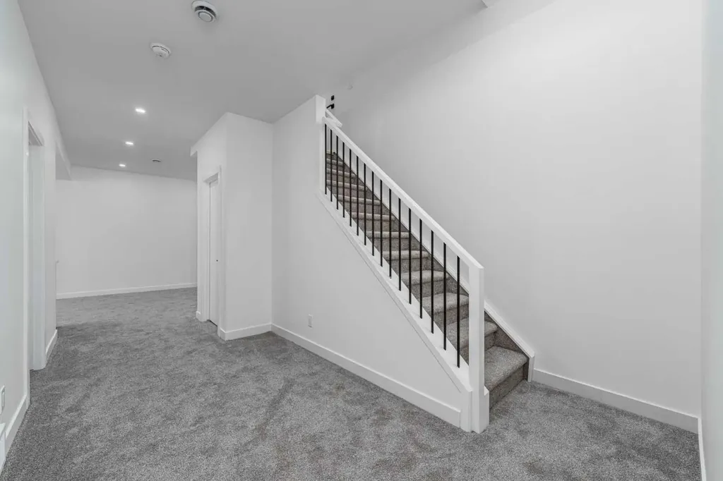 421 Hendon Drive NW Calgary AB T2K 2A1