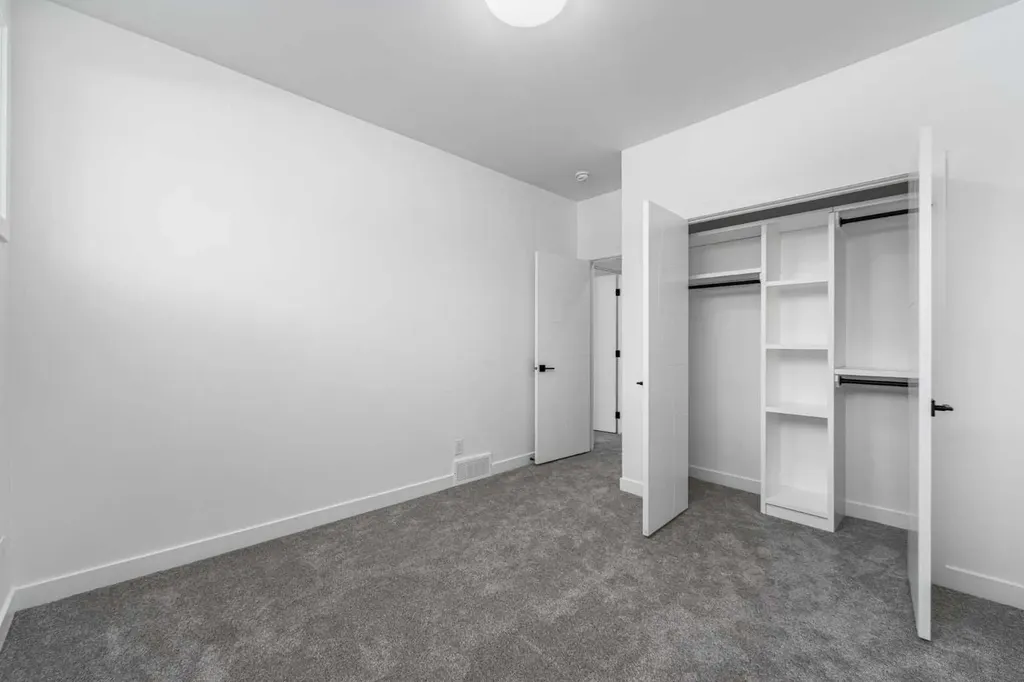 421 Hendon Drive NW Calgary AB T2K 2A1