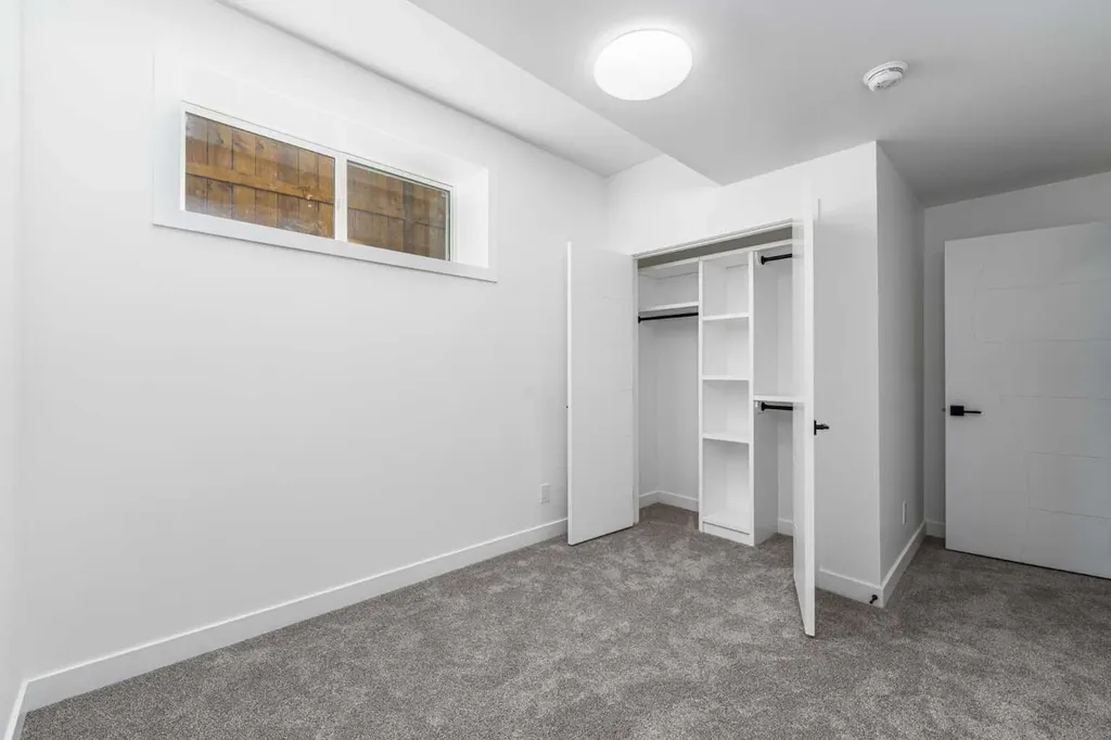 421 Hendon Drive NW Calgary AB T2K 2A1