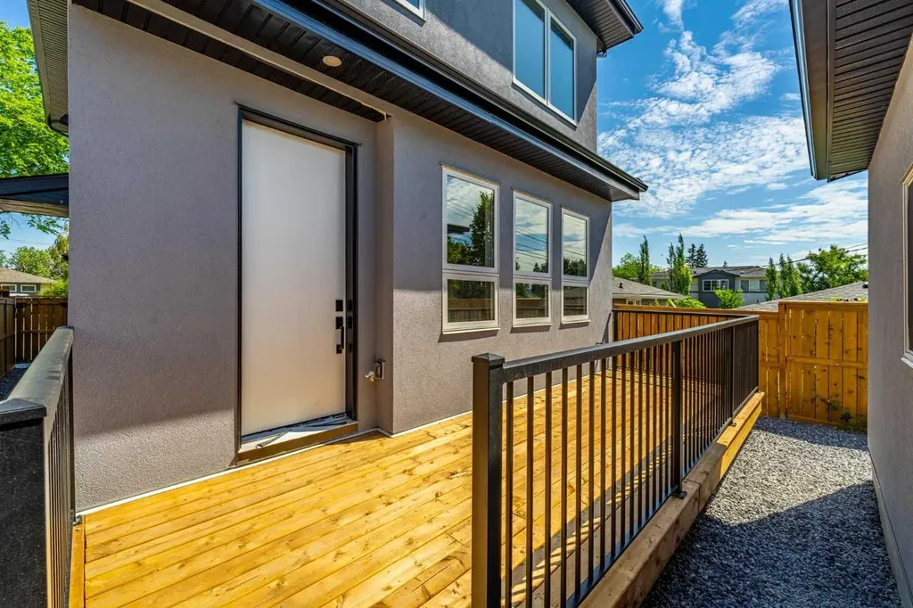421 Hendon Drive NW Calgary AB T2K 2A1