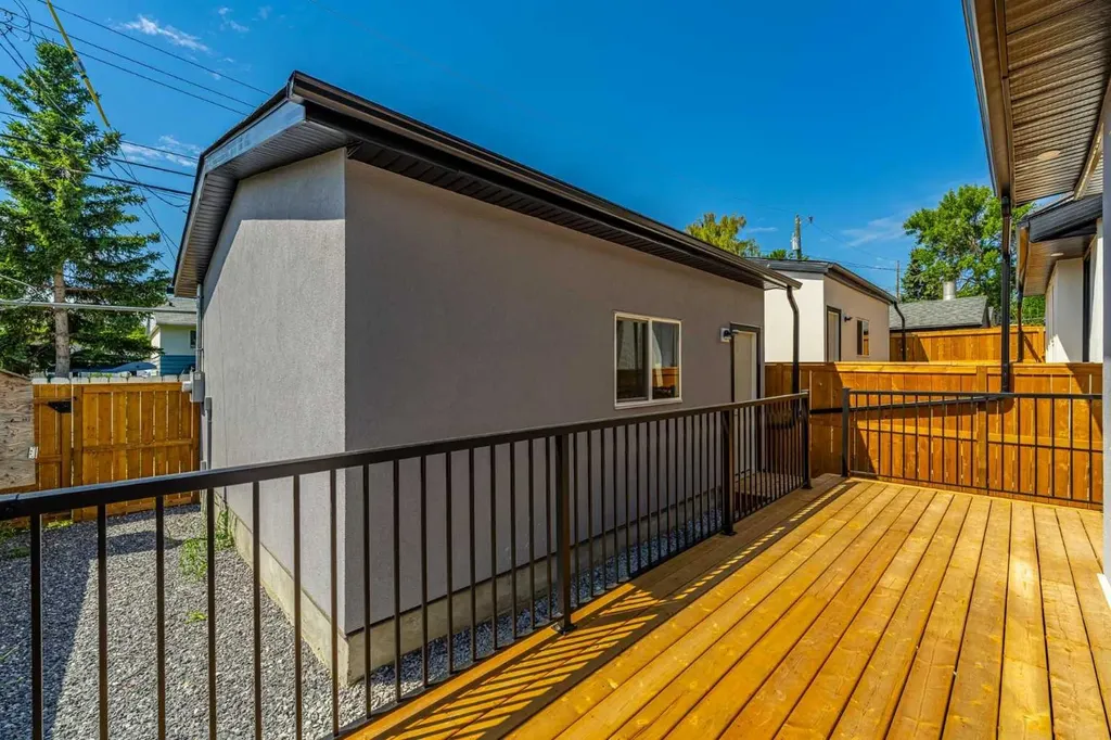 421 Hendon Drive NW Calgary AB T2K 2A1
