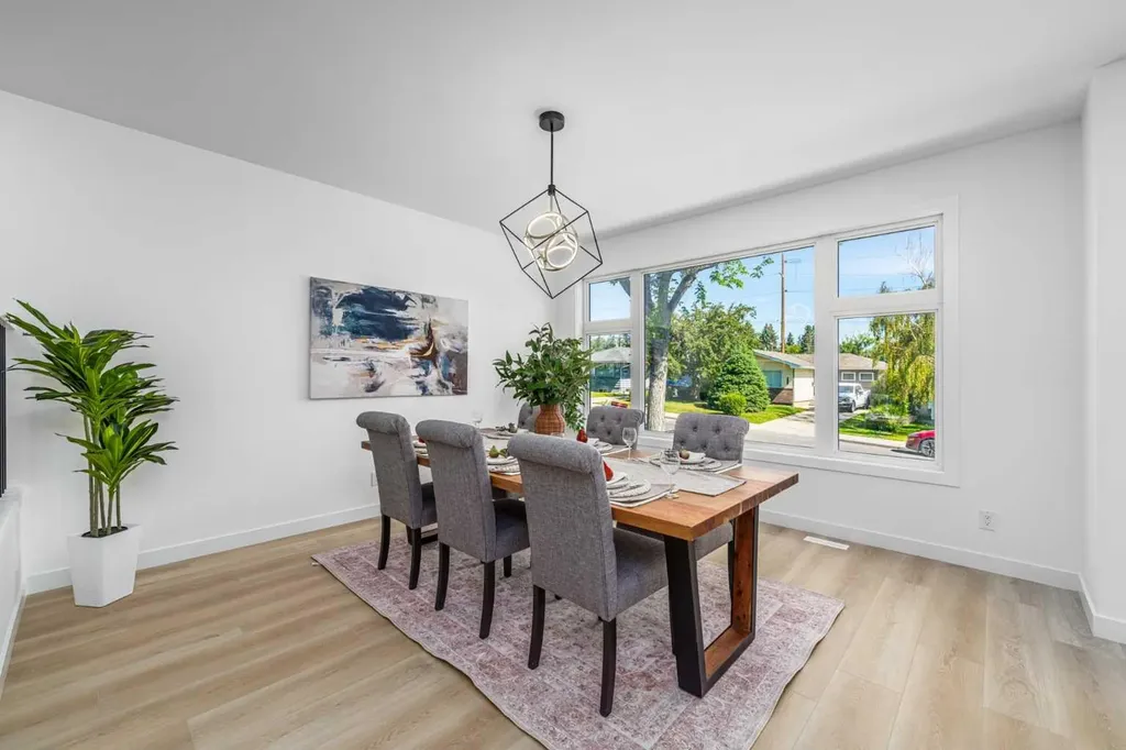 421 Hendon Drive NW Calgary AB T2K 2A1