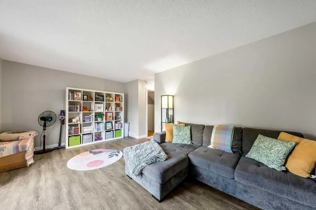 14736 Deerfield Drive SE Calgary AB T1J 5Y1