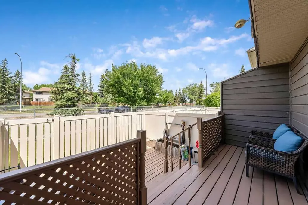 14736 Deerfield Drive SE Calgary AB T1J 5Y1
