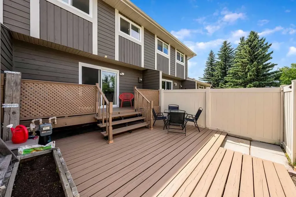 14736 Deerfield Drive SE Calgary AB T1J 5Y1