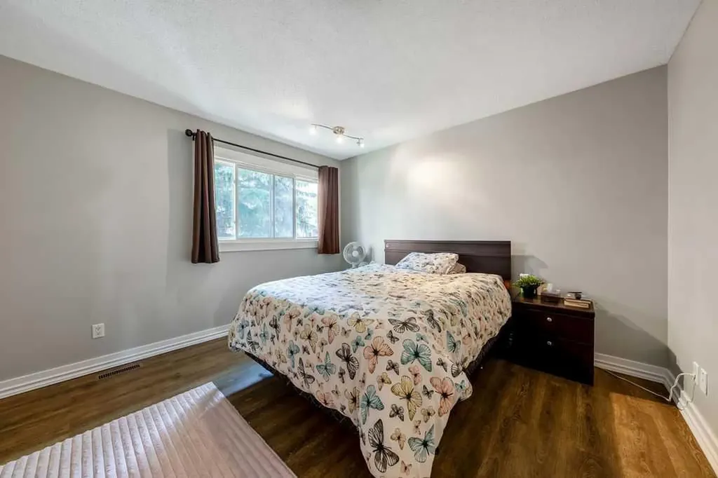 14736 Deerfield Drive SE Calgary AB T1J 5Y1