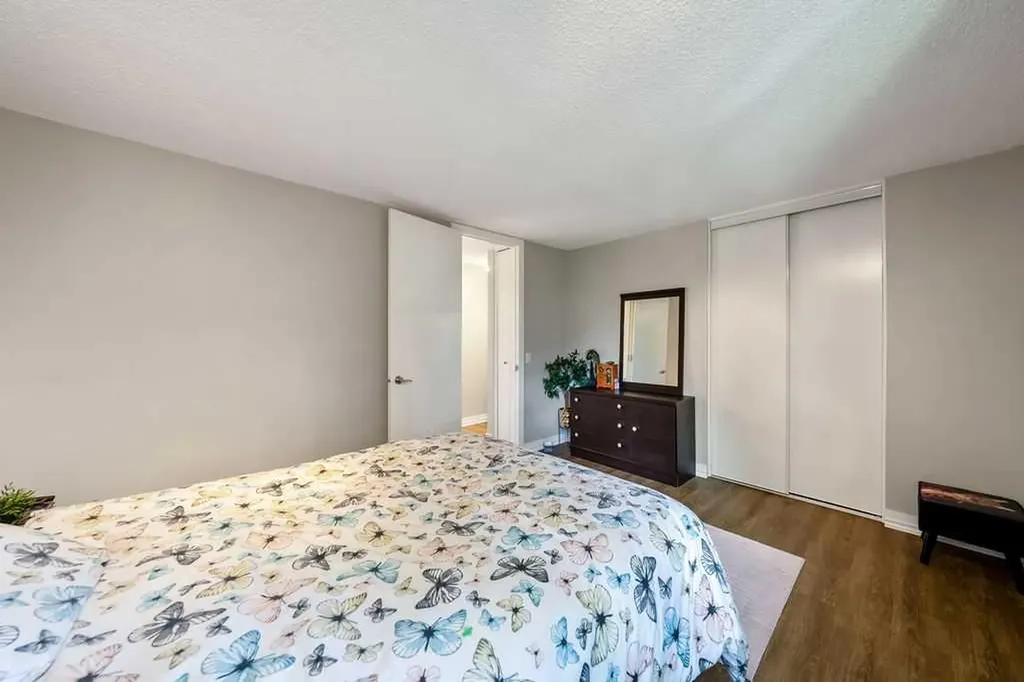 14736 Deerfield Drive SE Calgary AB T1J 5Y1