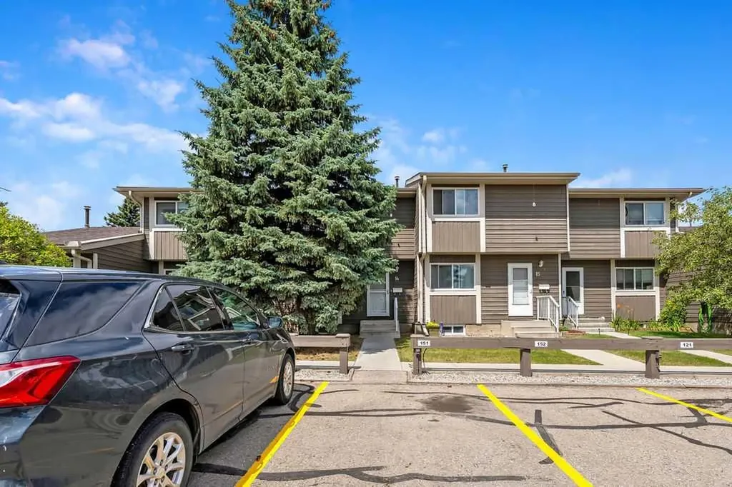 14736 Deerfield Drive SE Calgary AB T1J 5Y1