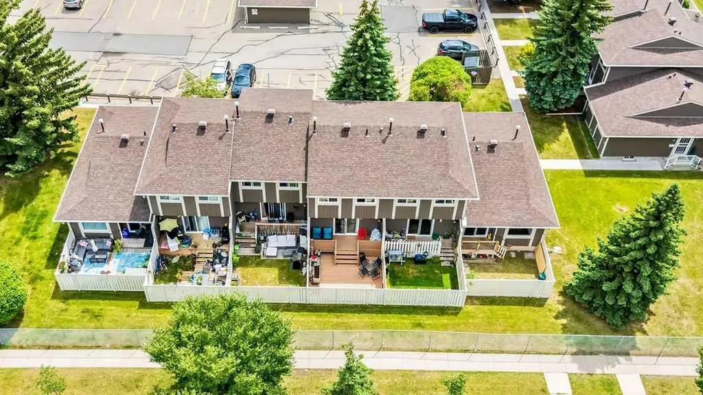 14736 Deerfield Drive SE Calgary AB T1J 5Y1