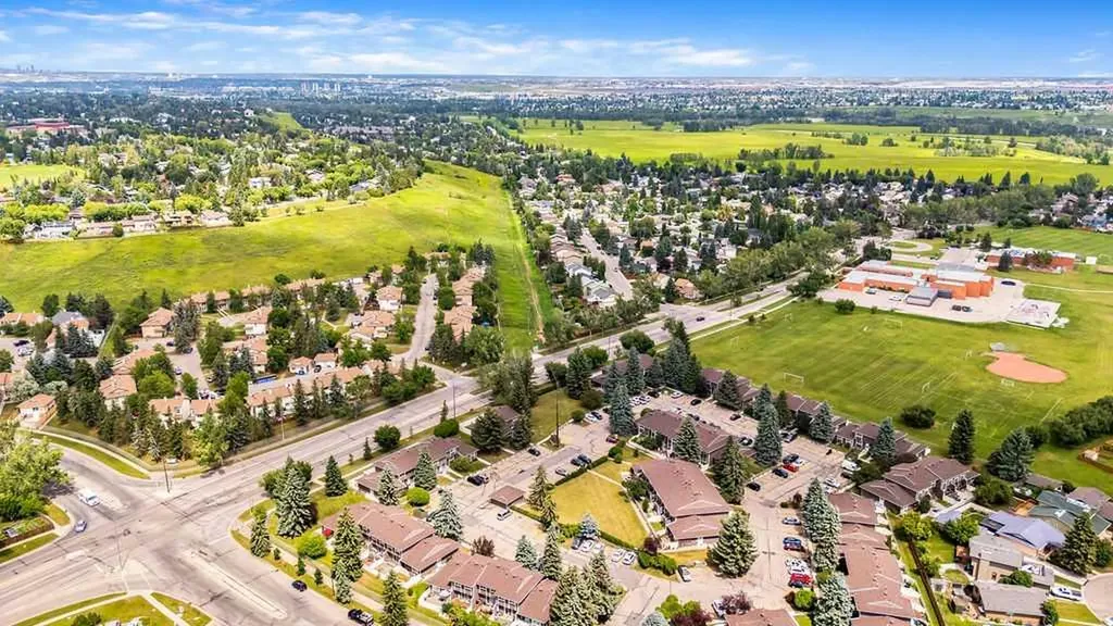 14736 Deerfield Drive SE Calgary AB T1J 5Y1