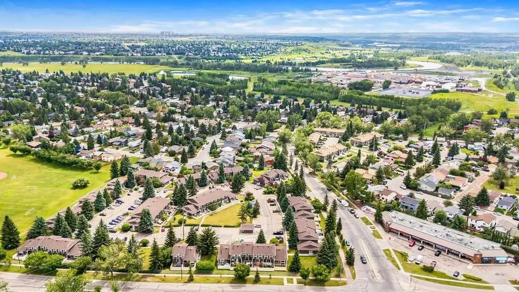 14736 Deerfield Drive SE Calgary AB T1J 5Y1