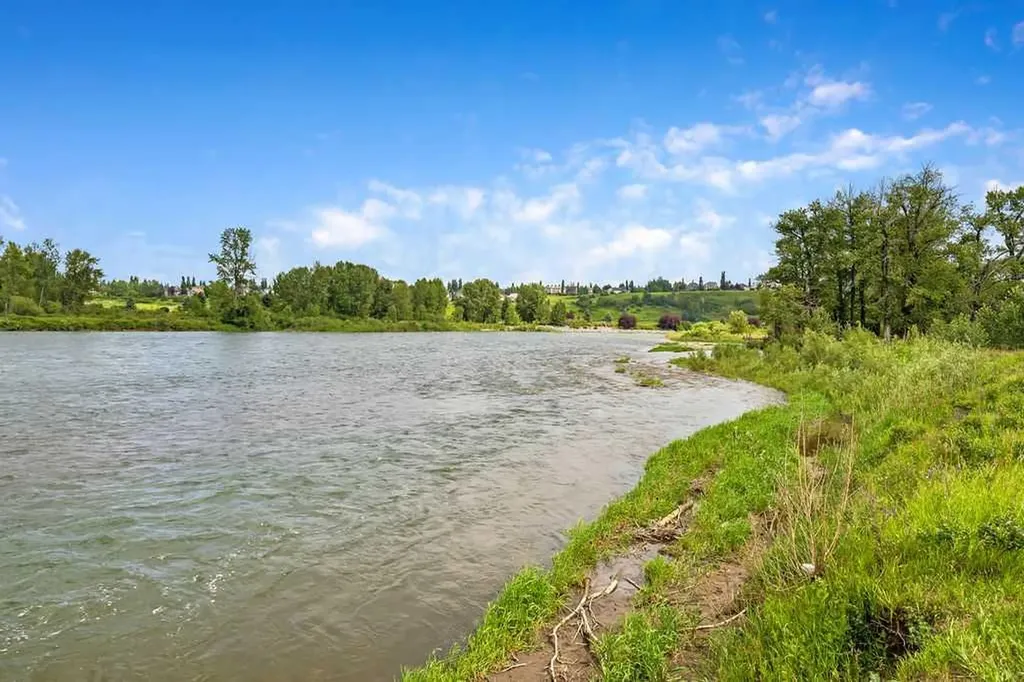 14736 Deerfield Drive SE Calgary AB T1J 5Y1