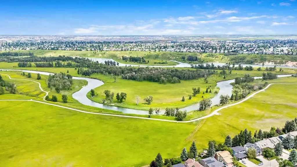 14736 Deerfield Drive SE Calgary AB T1J 5Y1