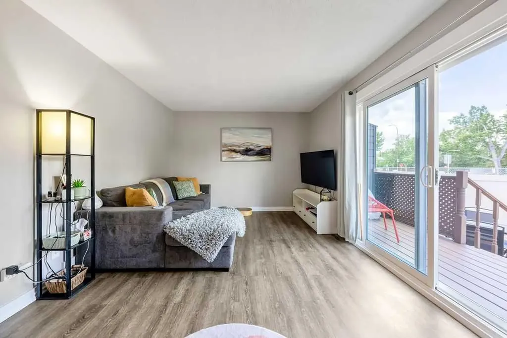 14736 Deerfield Drive SE Calgary AB T1J 5Y1