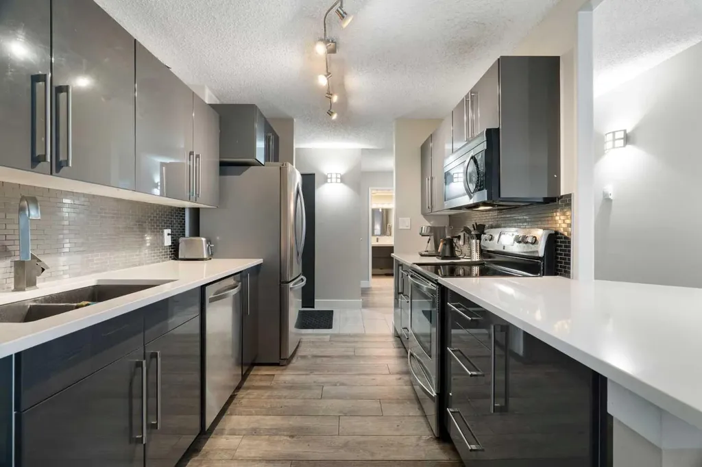 111 14 Avenue SE Calgary AB T2G 4Z8