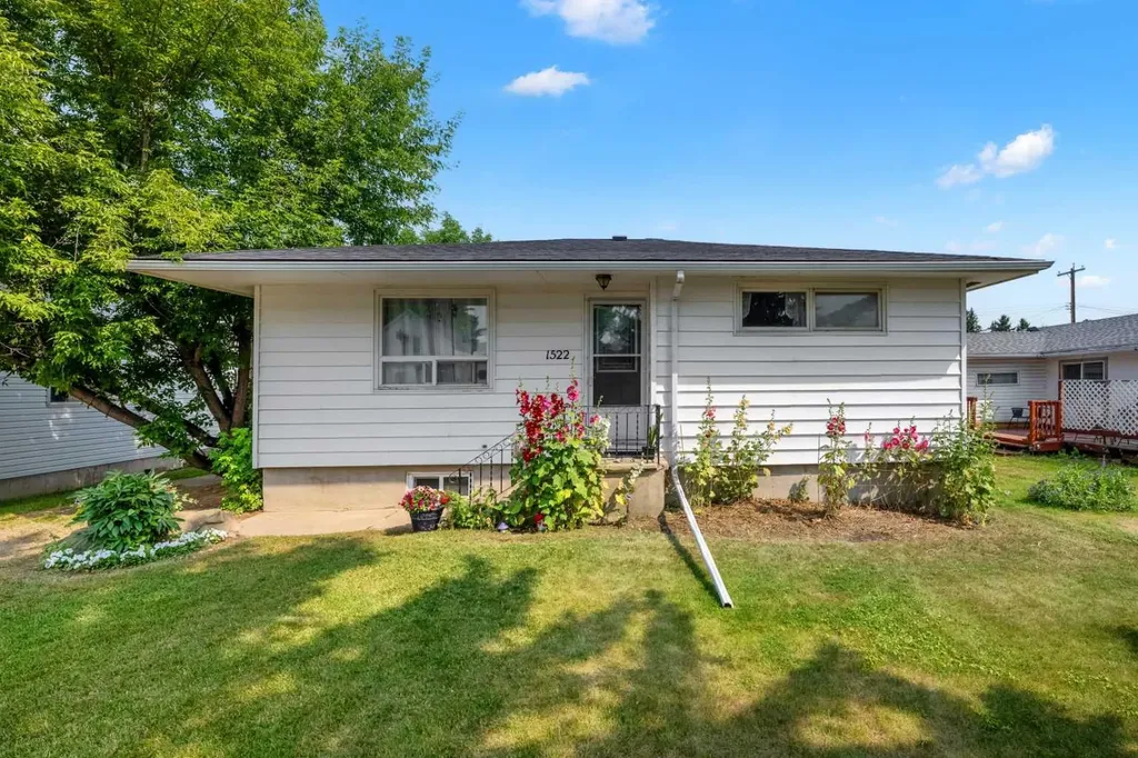 1522 20 Avenue Didsbury AB t0m0w0