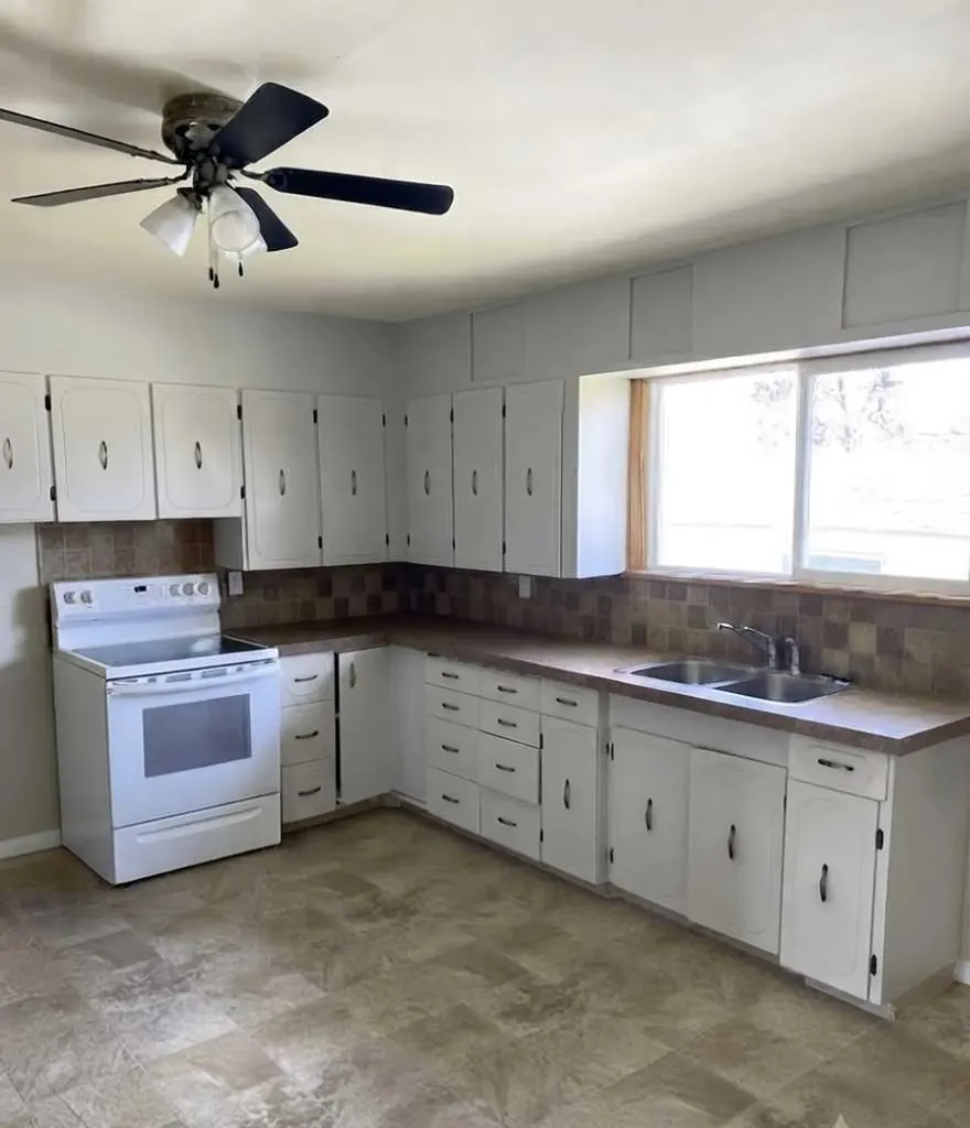 1522 20 Avenue Didsbury AB t0m0w0