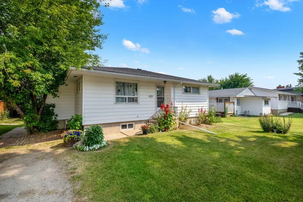 1522 20 Avenue Didsbury AB t0m0w0