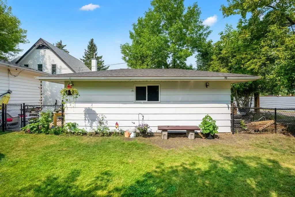 1522 20 Avenue Didsbury AB t0m0w0