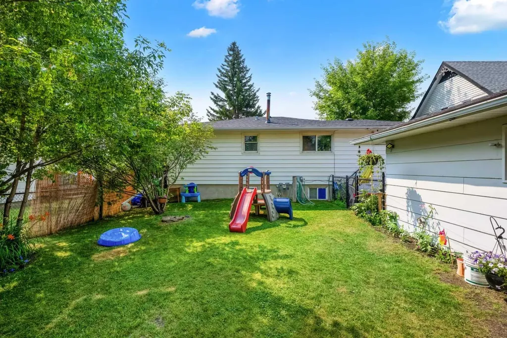 1522 20 Avenue Didsbury AB t0m0w0