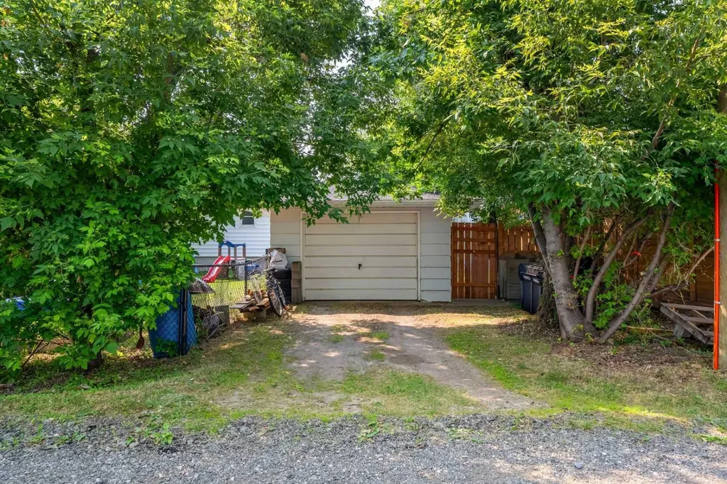 1522 20 Avenue Didsbury AB t0m0w0
