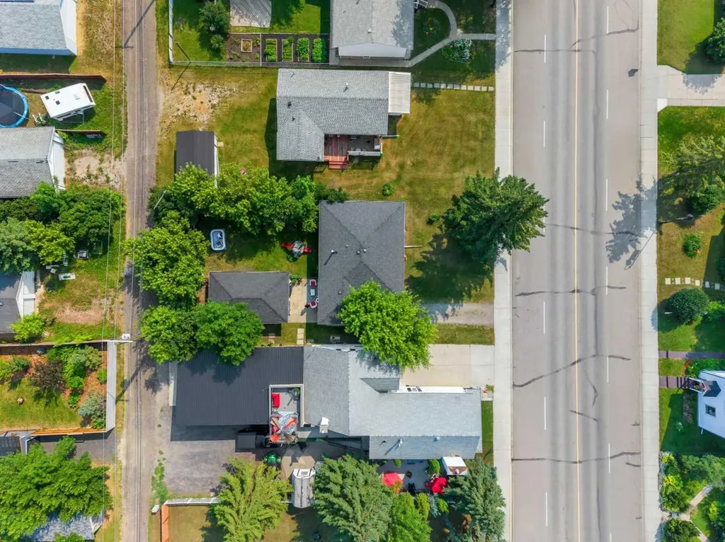 1522 20 Avenue Didsbury AB t0m0w0