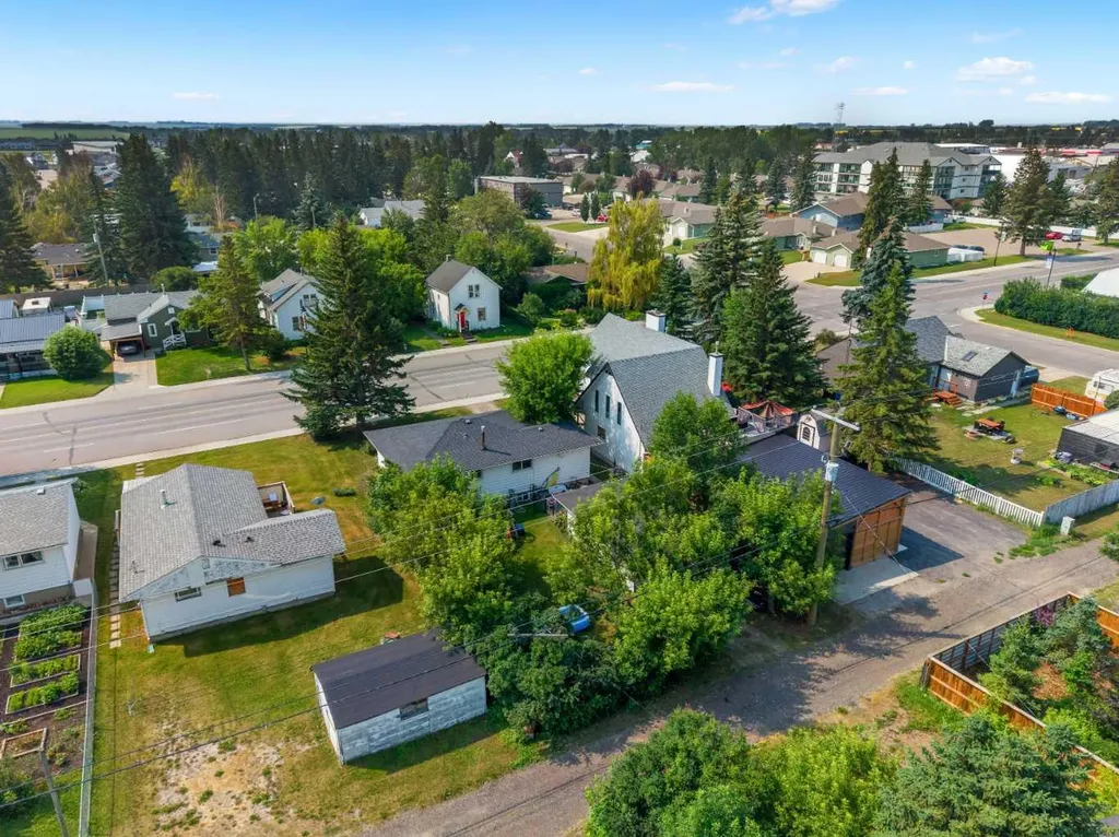 1522 20 Avenue Didsbury AB t0m0w0