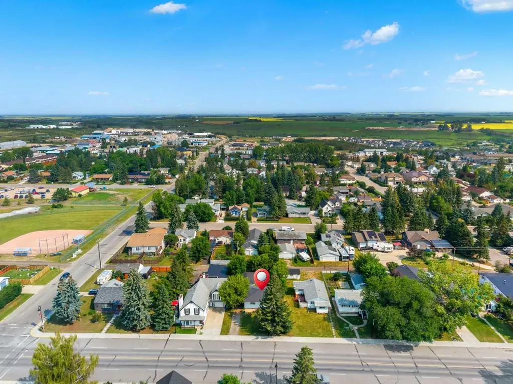 1522 20 Avenue Didsbury AB t0m0w0