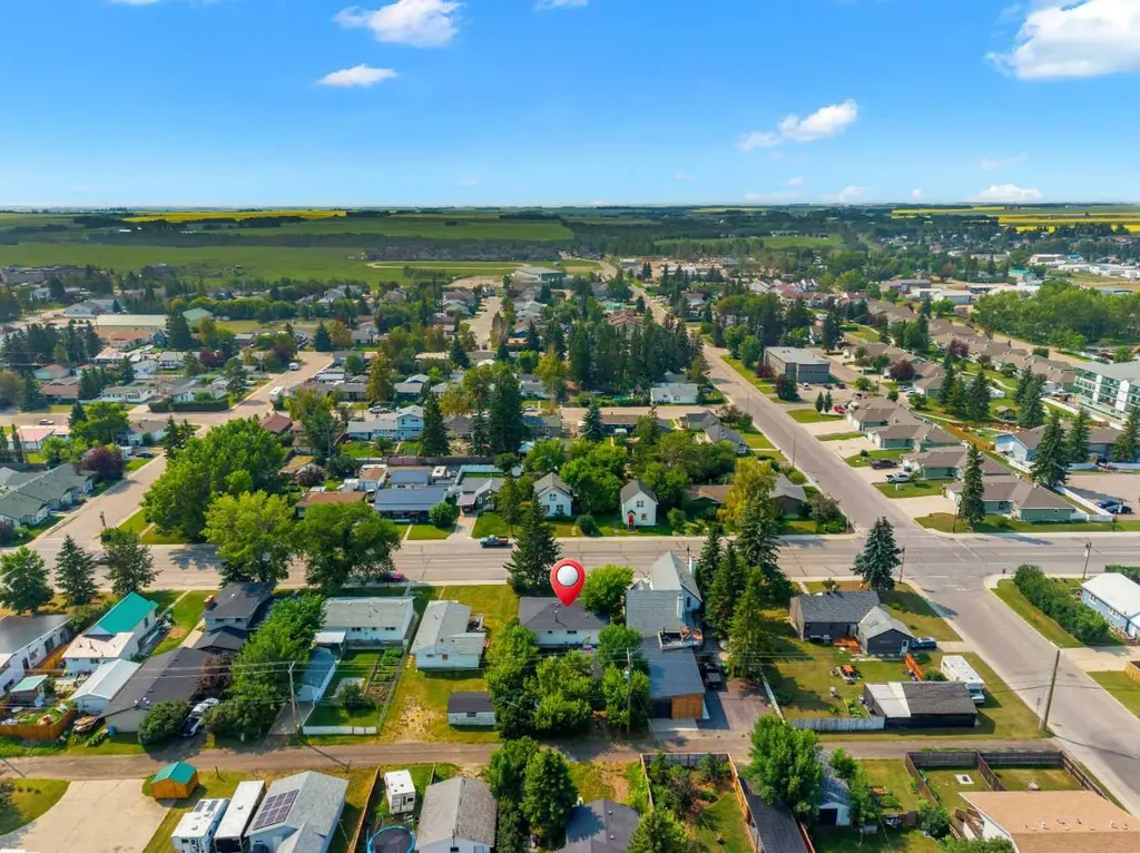 1522 20 Avenue Didsbury AB t0m0w0