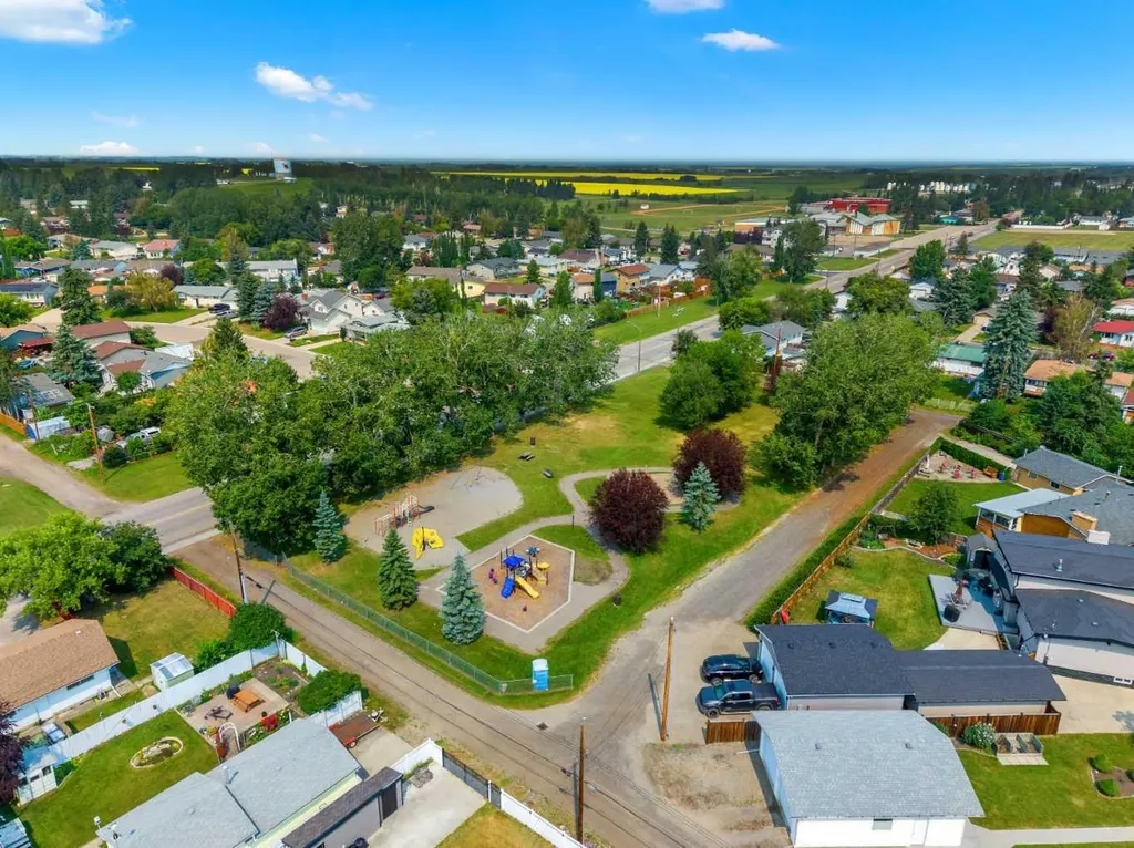 1522 20 Avenue Didsbury AB t0m0w0