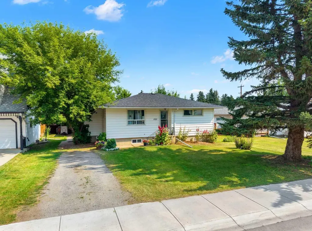 1522 20 Avenue Didsbury AB t0m0w0