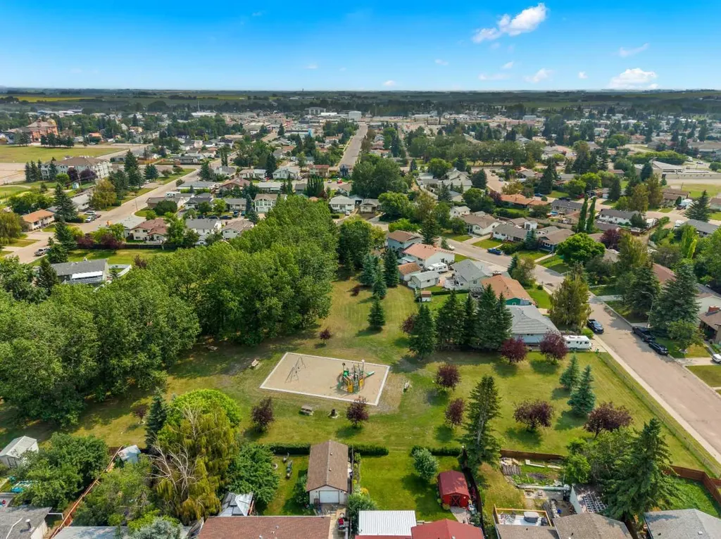 1522 20 Avenue Didsbury AB t0m0w0