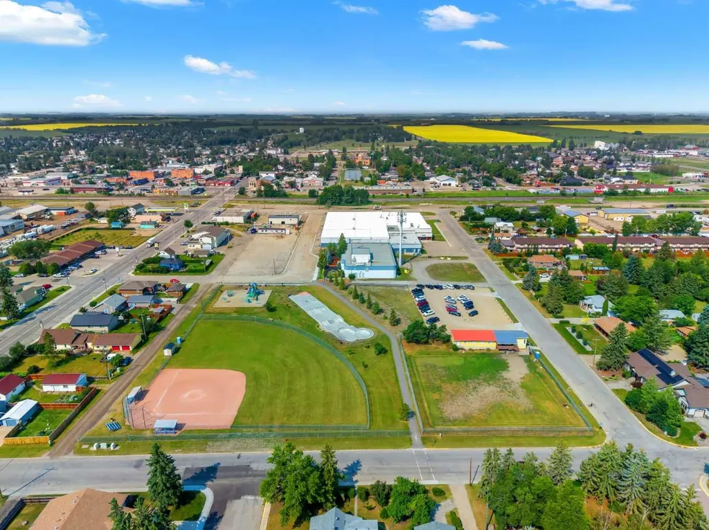 1522 20 Avenue Didsbury AB t0m0w0