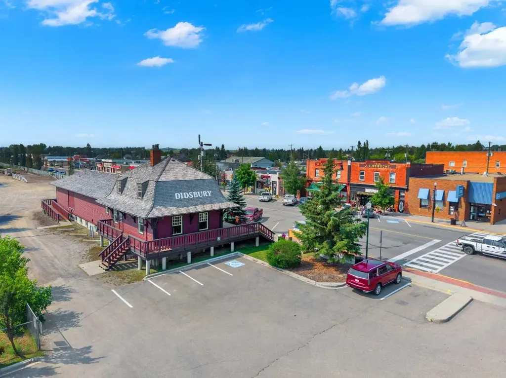 1522 20 Avenue Didsbury AB t0m0w0