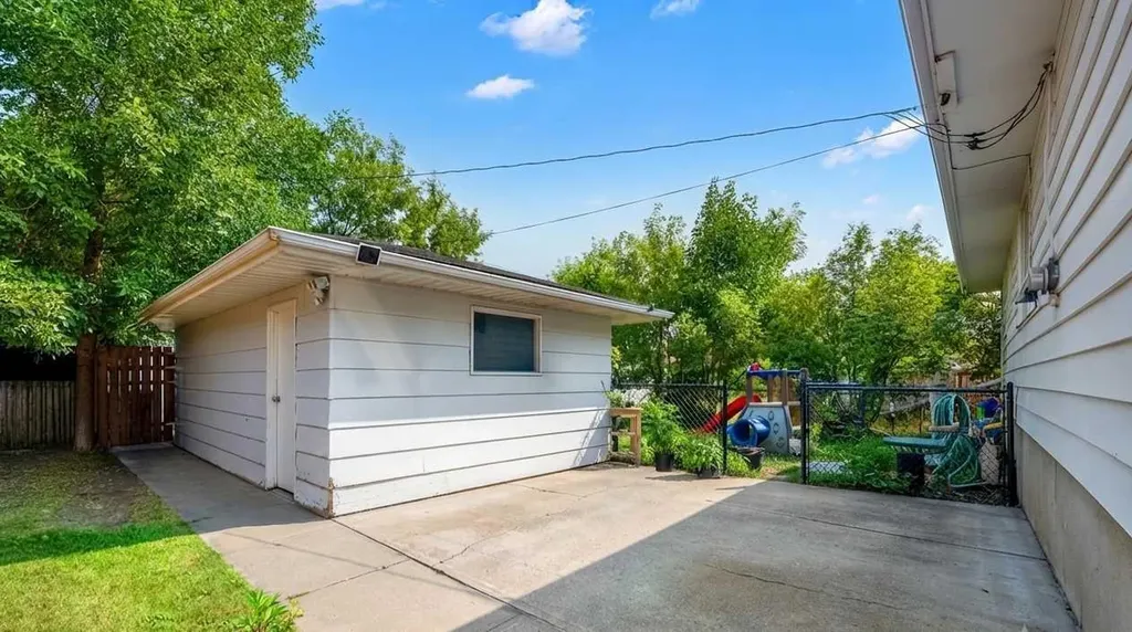 1522 20 Avenue Didsbury AB t0m0w0