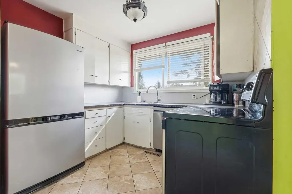 9032 Fairmount Drive SE Calgary AB T2H0Z5