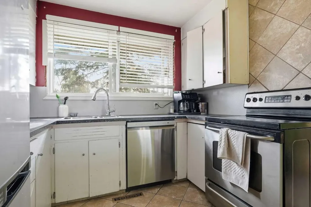 9032 Fairmount Drive SE Calgary AB T2H0Z5
