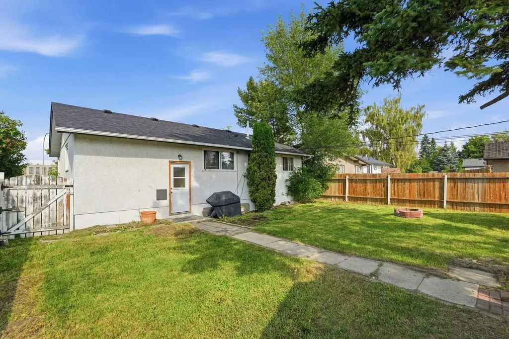 9032 Fairmount Drive SE Calgary AB T2H0Z5