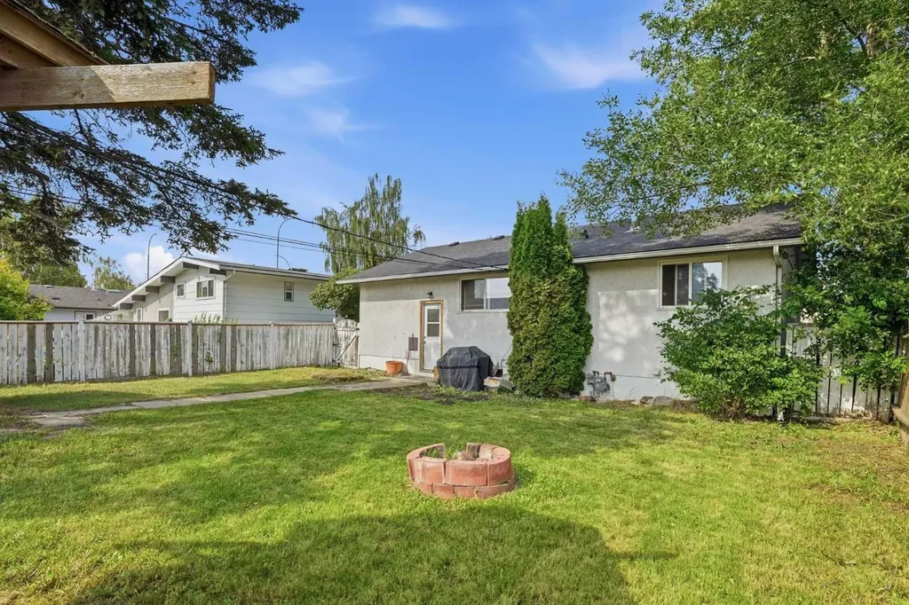 9032 Fairmount Drive SE Calgary AB T2H0Z5