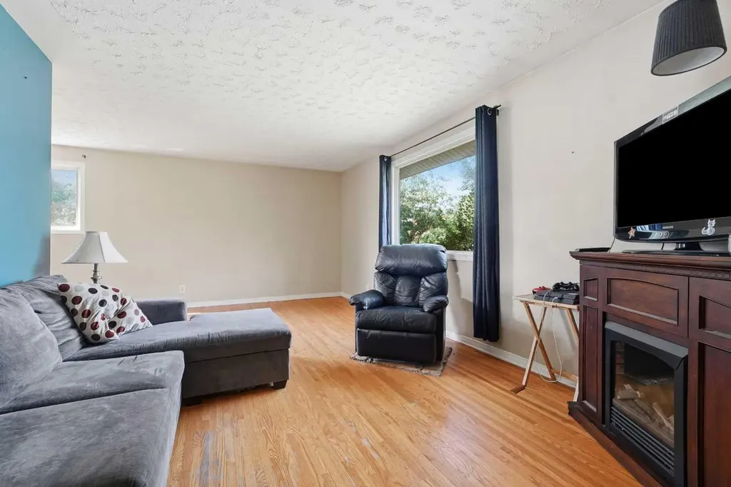 9032 Fairmount Drive SE Calgary AB T2H0Z5