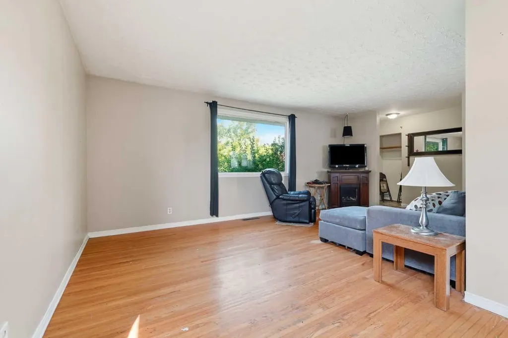 9032 Fairmount Drive SE Calgary AB T2H0Z5